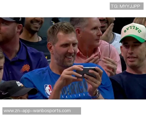 独行侠老板现场观战NBA中国赛女兆日月笑容成经典表情包