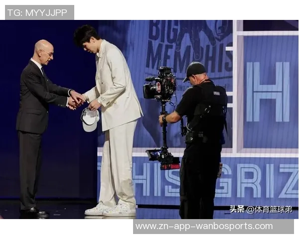 杨瀚森若提升英语能力将助力球队发展曾有球员借海绵宝宝学习英语技巧